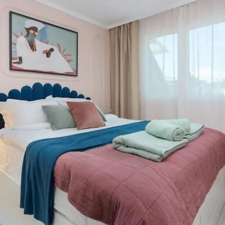 - Luxury 1bd In Center