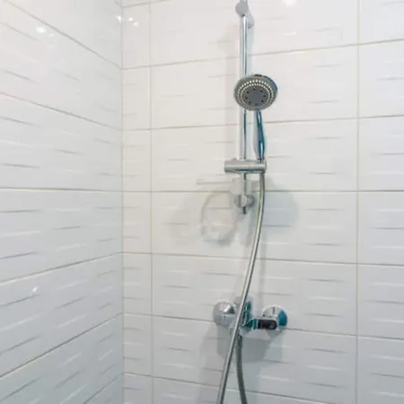 - Luxury 1bd In Center *