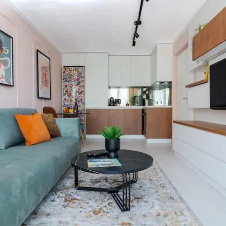 - Luxury 1bd In Center *